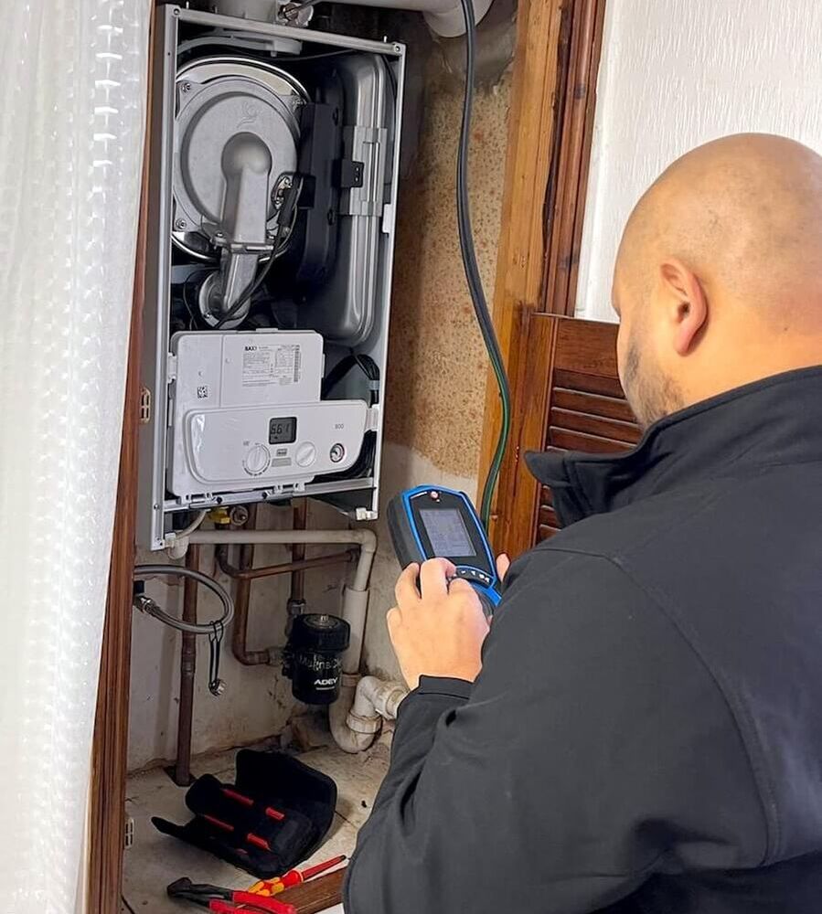 Gas engineer in watford doing a boiler service in Watford